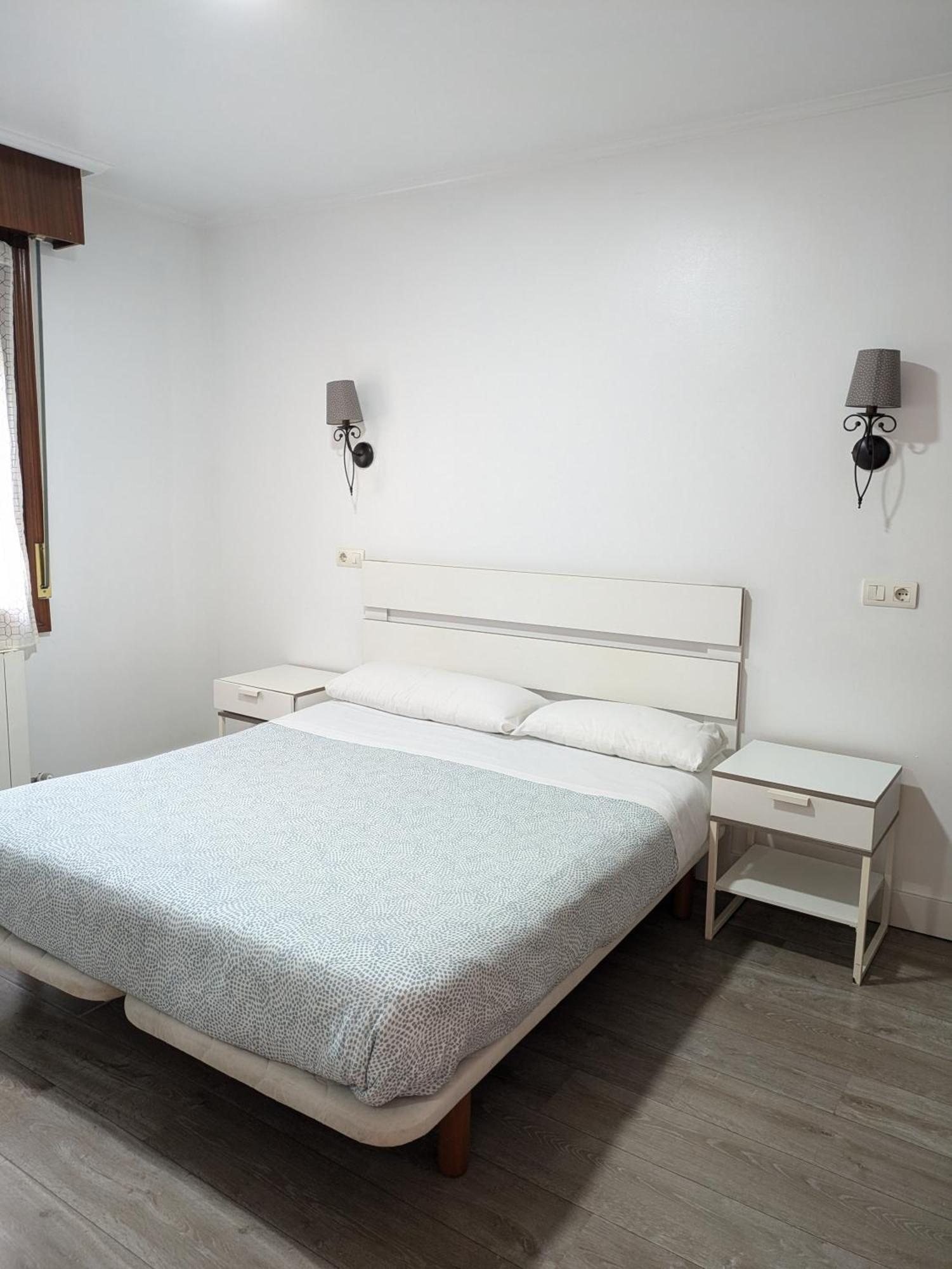 Akelarre Ostatua Hotell Guernica y Luno Exteriör bild