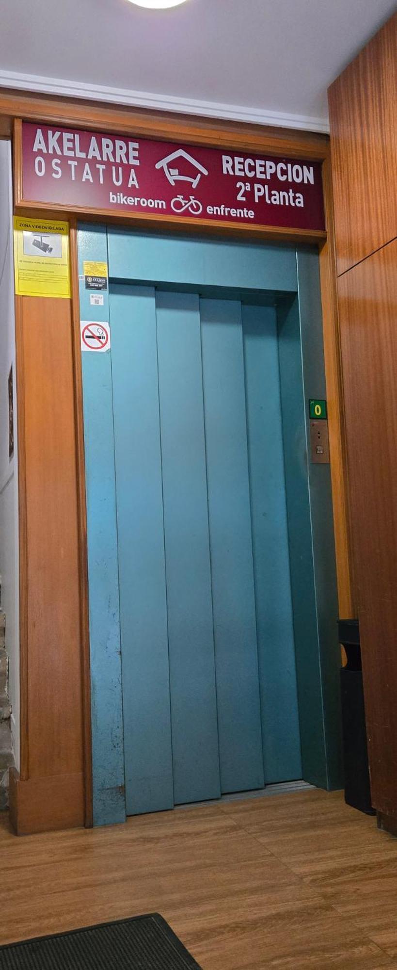 Akelarre Ostatua Hotell Guernica y Luno Exteriör bild